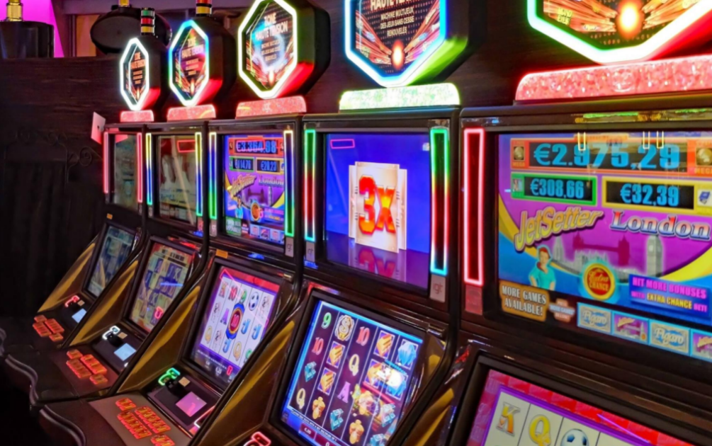 Slot Machine Cash Boxes Stolen at Seven Las Vegas Restaurants